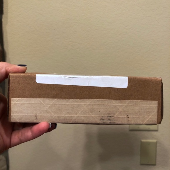 NWT Apple AirPods 2nd Gen w/Charging Case & Warranty - Picture 7 of 7